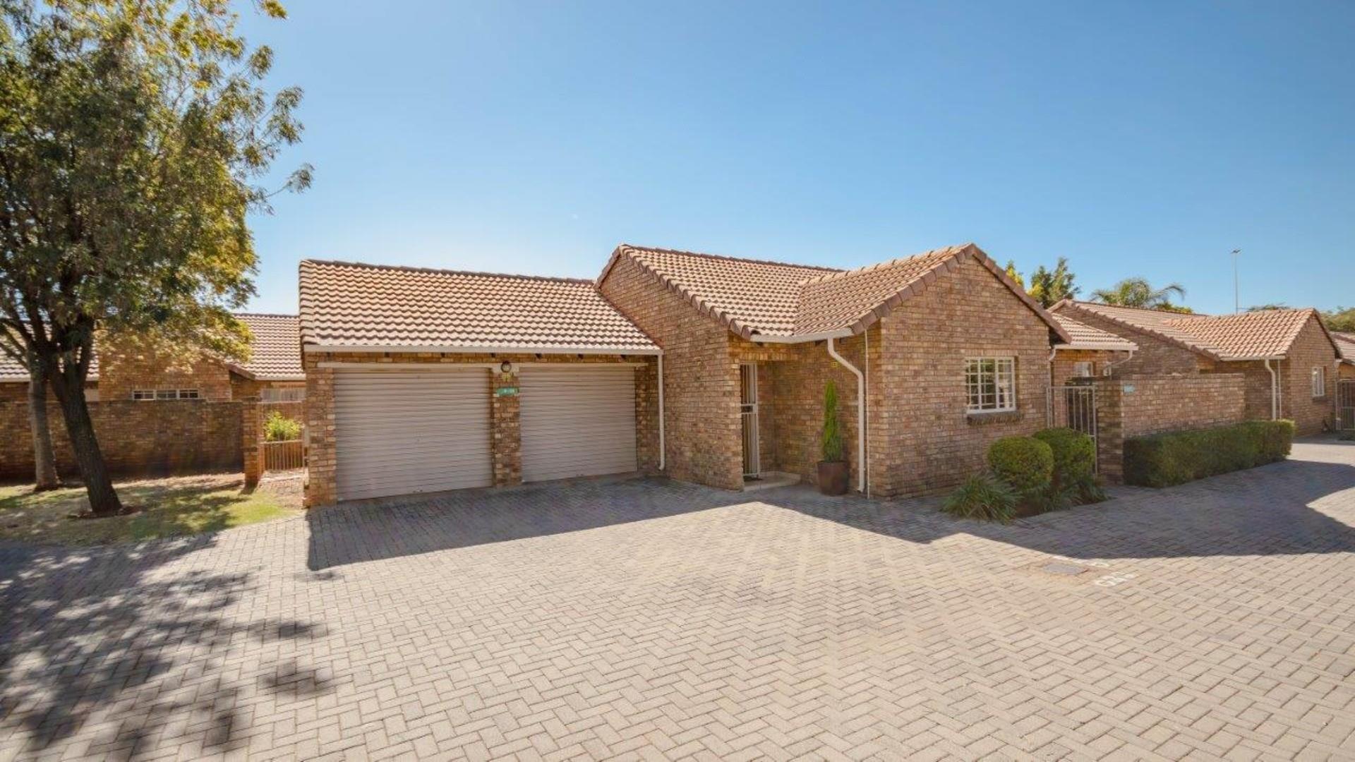 3 Bedroom Townhouse for sale in Pierre Van Ryneveld P24114504193