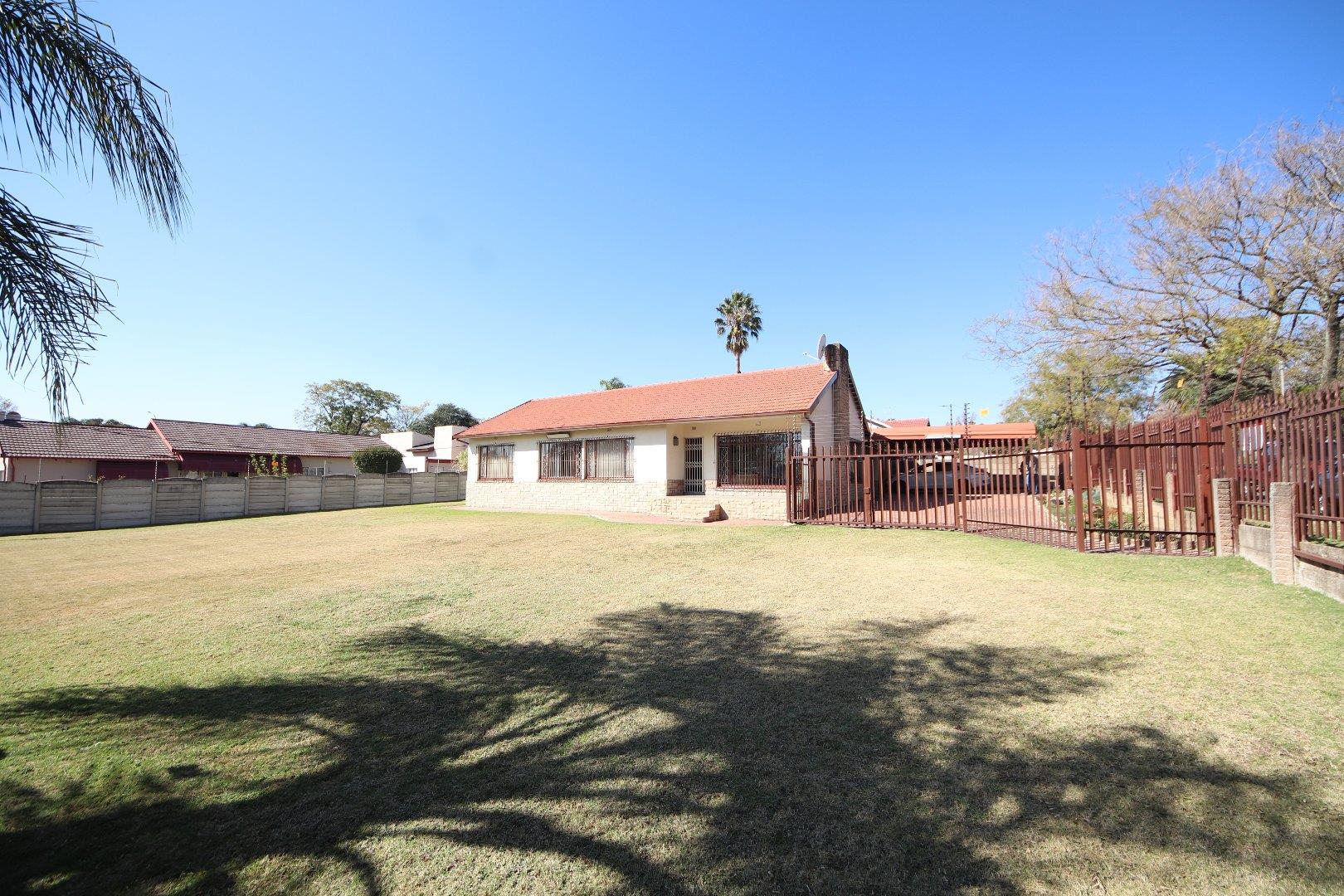 3 Bedroom House for sale in Edenvale Central P24114504272