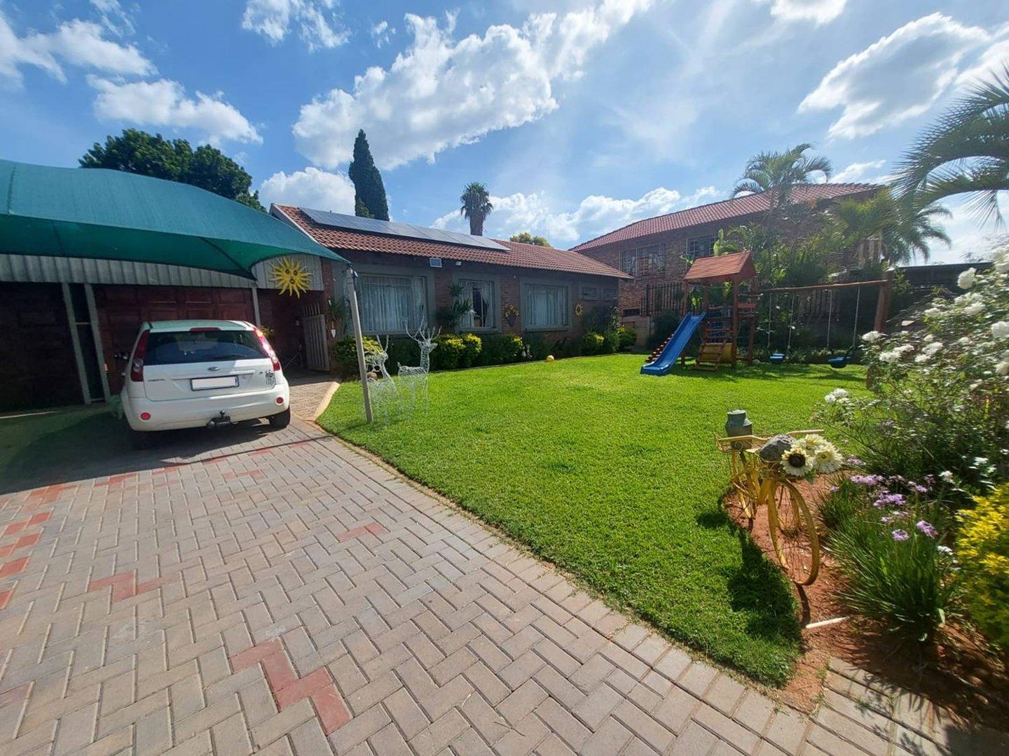 4 Bedroom House for sale in Montana Park J 969 Montana Park Street