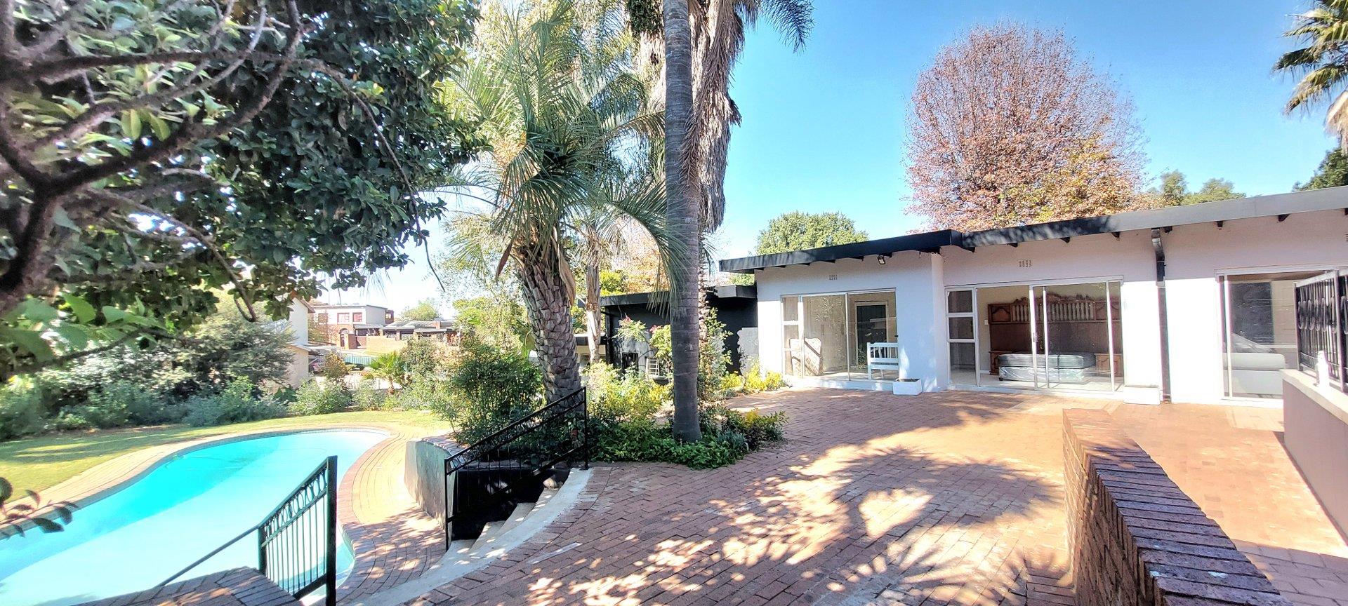 4 Bedroom House for sale in Constantia Kloof 19 Drive P24