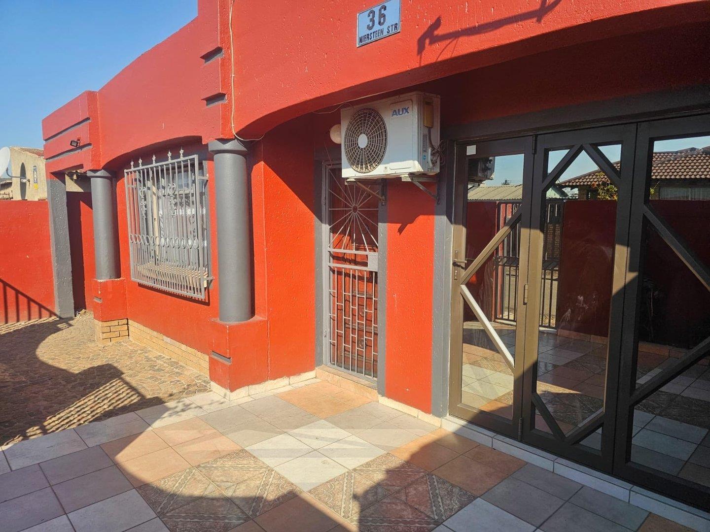 3 Bedroom House for sale in Eldorado Park P24114505002