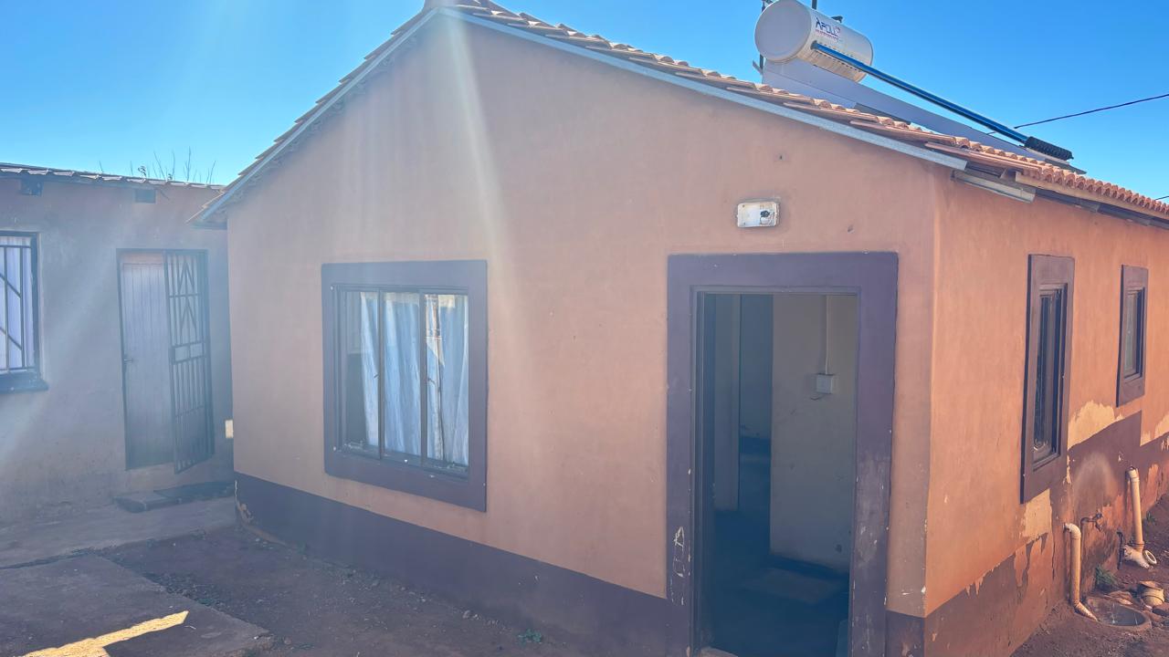2 Bedroom House for sale in Orange Farm P24114505073