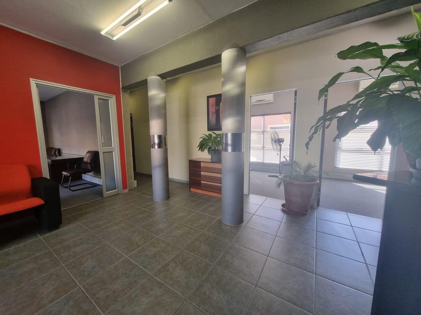 Commercial property to rent in Hampton Court Rhodesdrift P24114505193