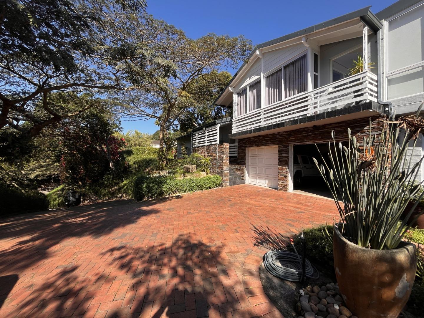 4 Bedroom House for sale in Dawncliffe 28 David Mclean Drive P24