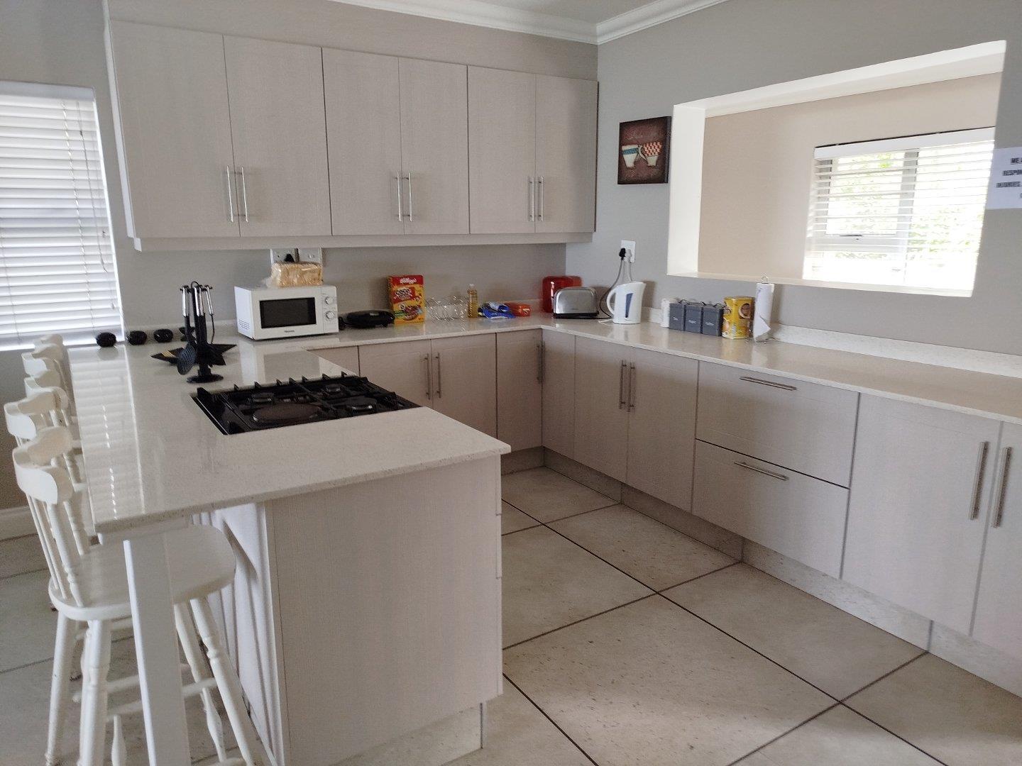 4 Bedroom House for sale in Pennington P24114506826