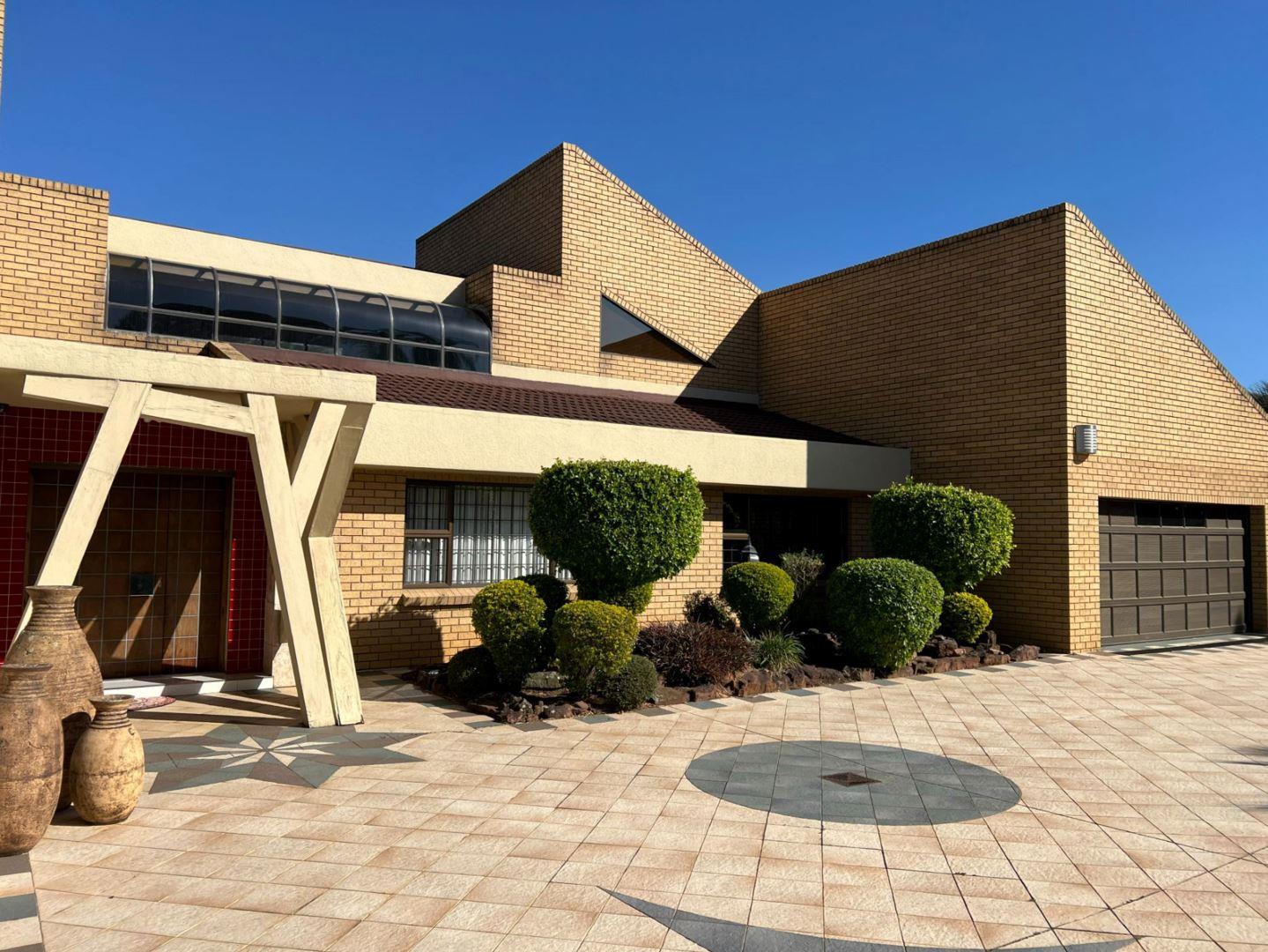 4 Bedroom House for sale in Mountain Rise P24114507031