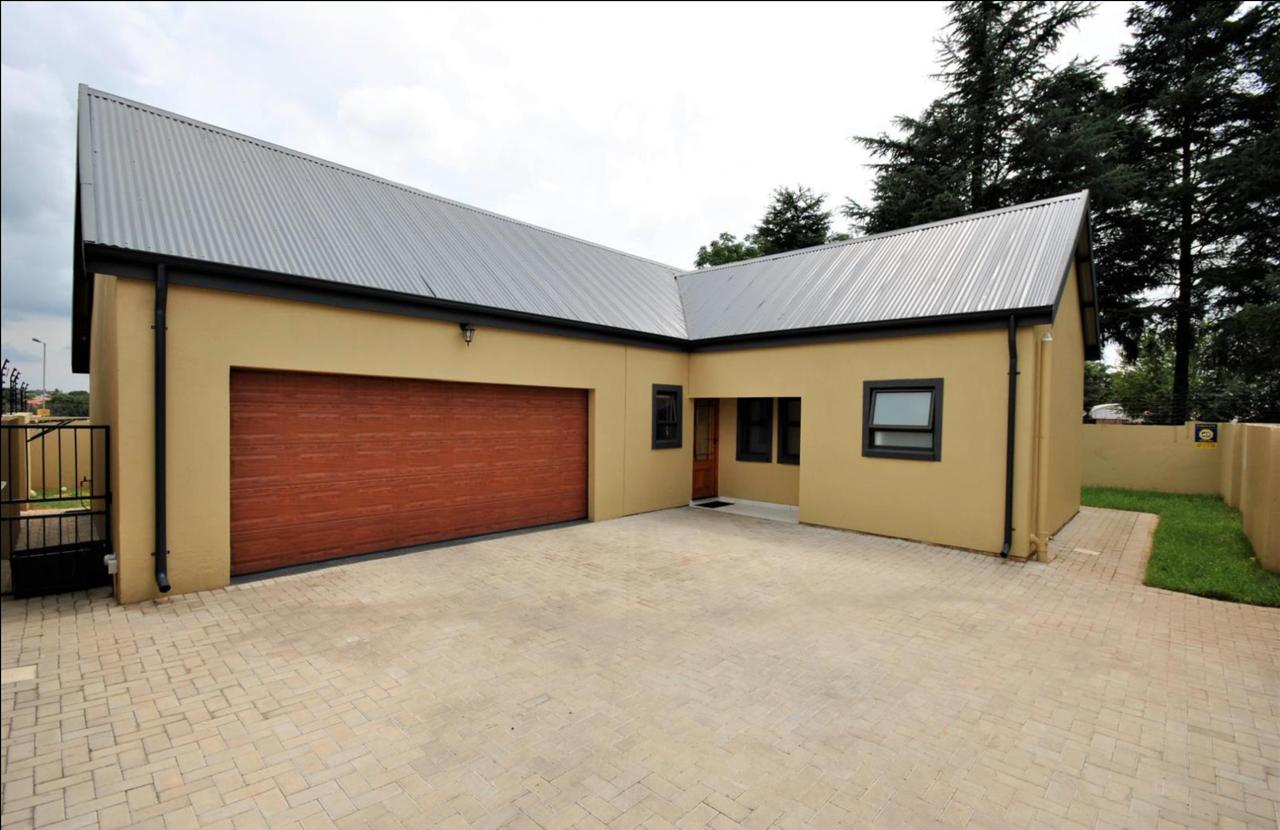 3 Bedroom House for sale in Willow Glen P24114634633