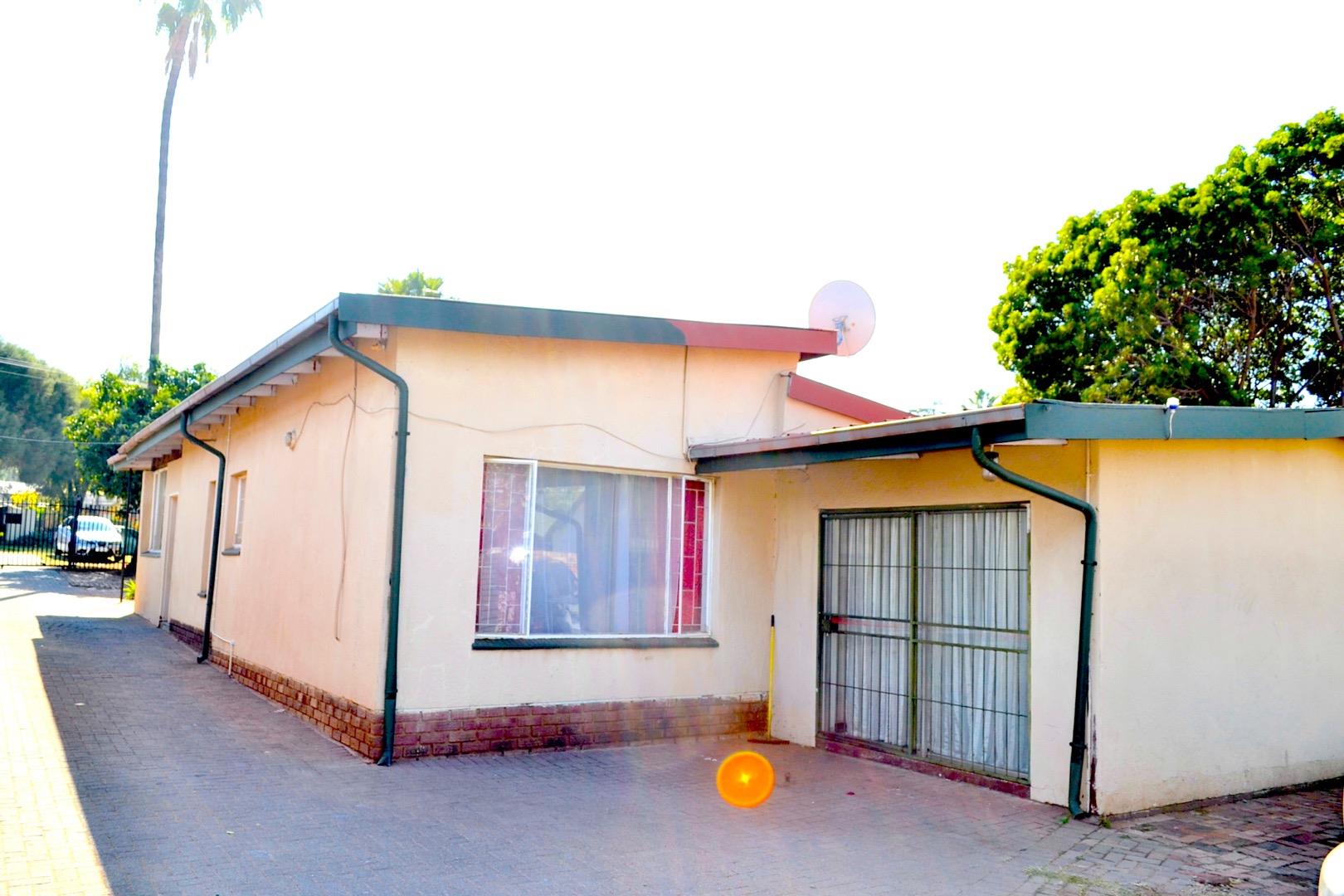 11 Bedroom House for sale in East Lynne P24114507867