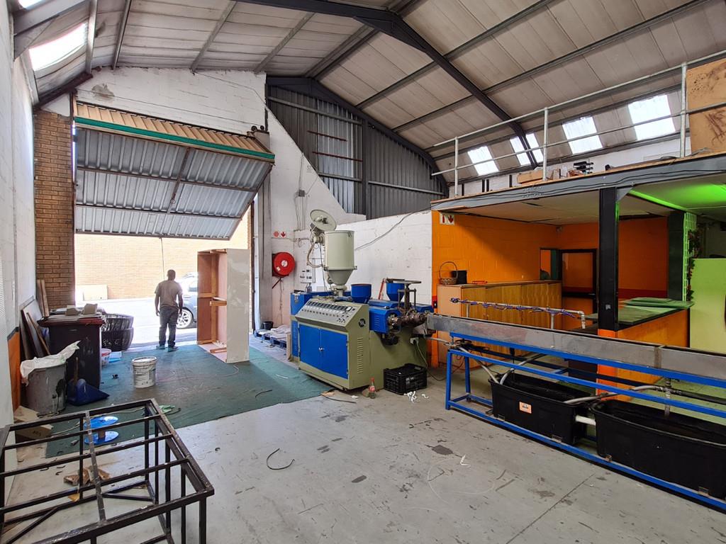 Industrial property for sale in Montague Gardens 5 c Marconi Road