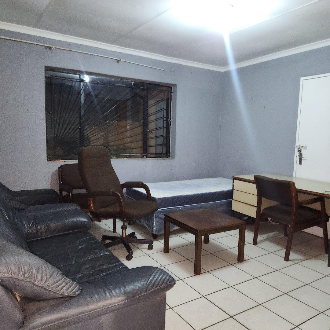 3 Bedroom House to rent in Clayville P24114508620