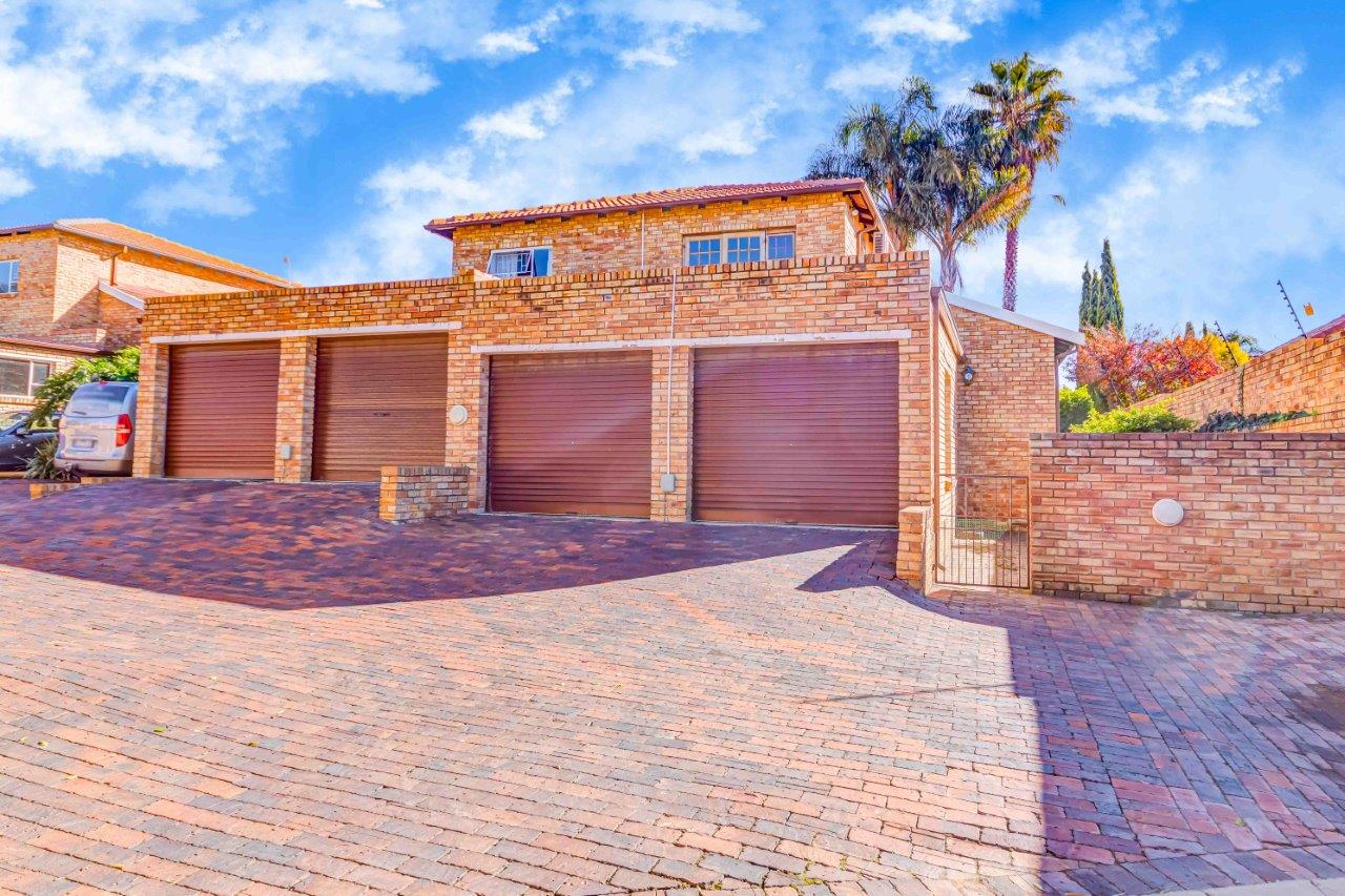 Sundowner Property Townhouses for sale in Sundowner