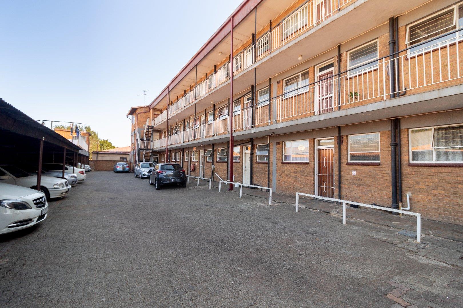 1 Bedroom Apartment / flat for sale in Kempton Park Central P24114509327
