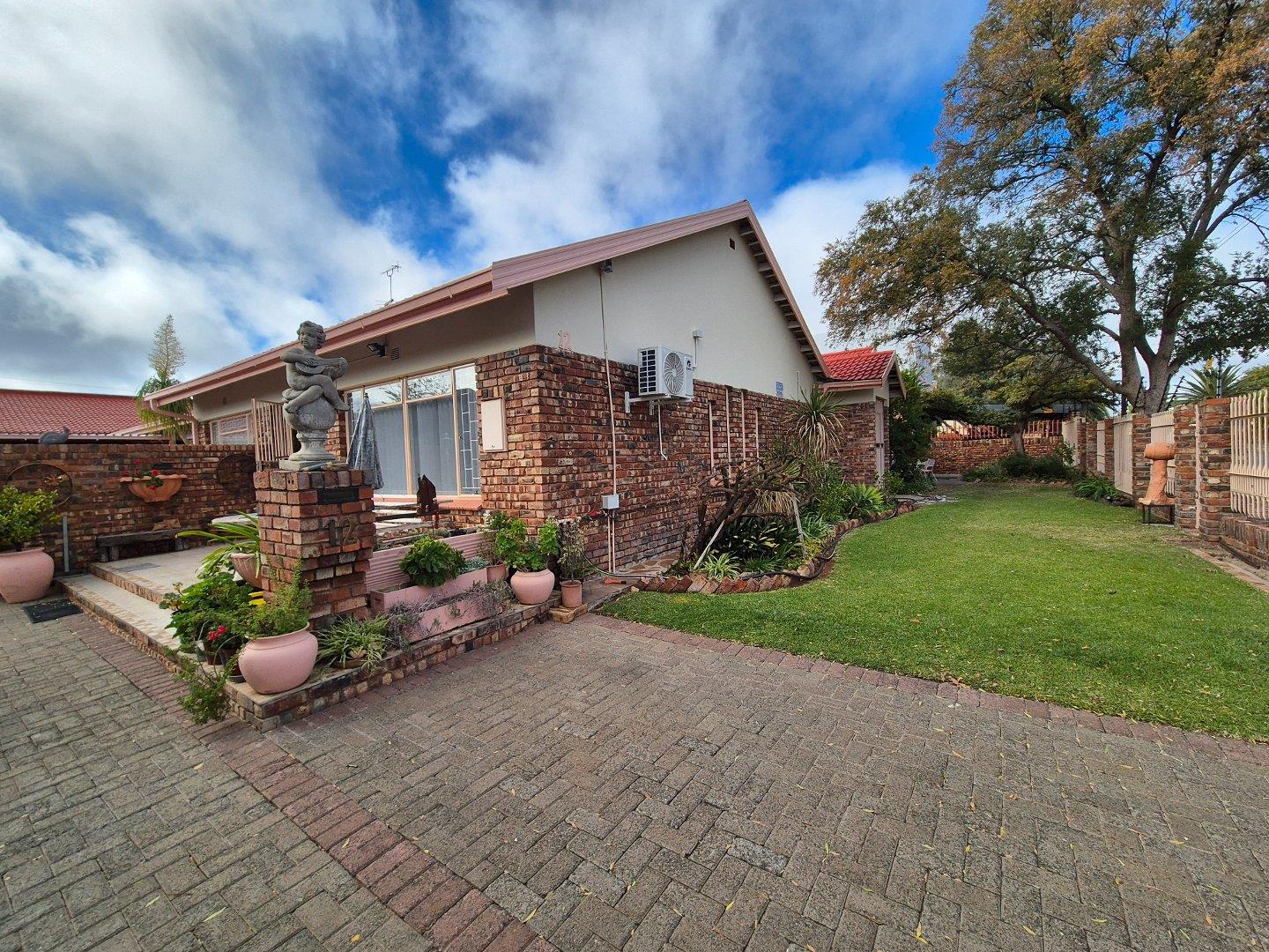 4 Bedroom House for sale in Carters Glen P24114509606