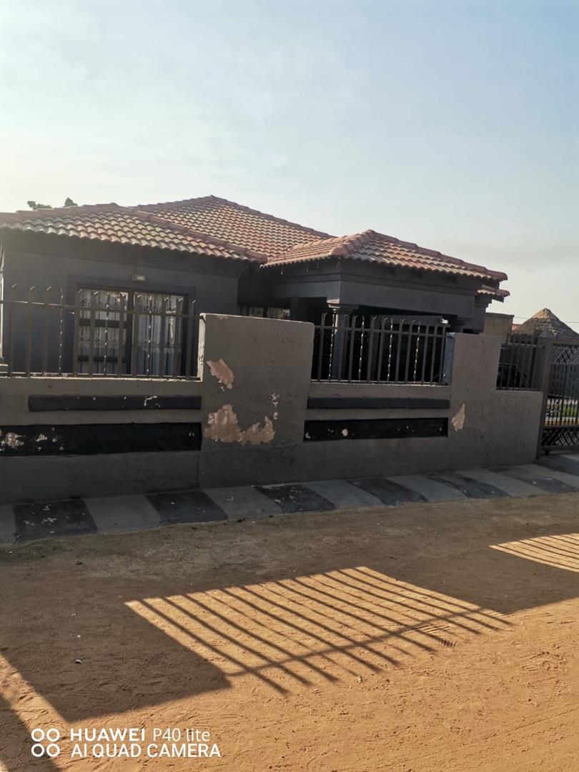 3 Bedroom House for sale in Soshanguve V P24114510109
