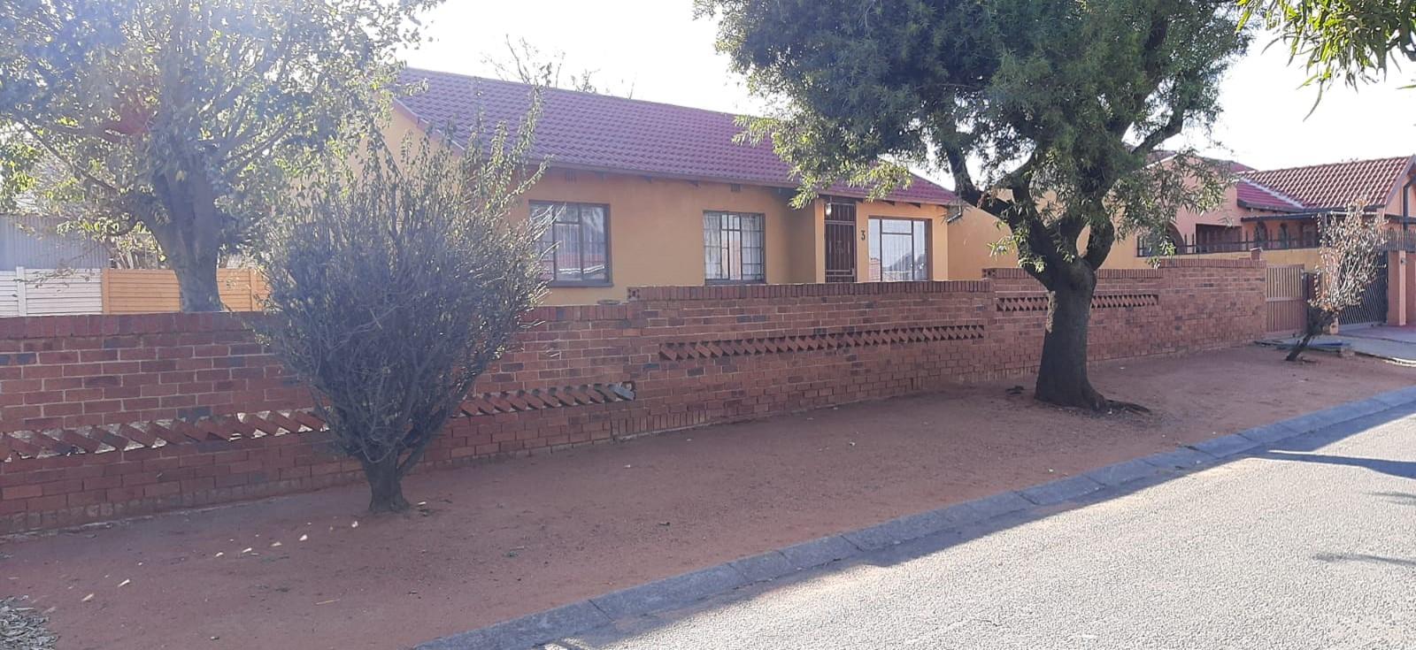 Riverlea, Johannesburg Property Property and houses for sale in