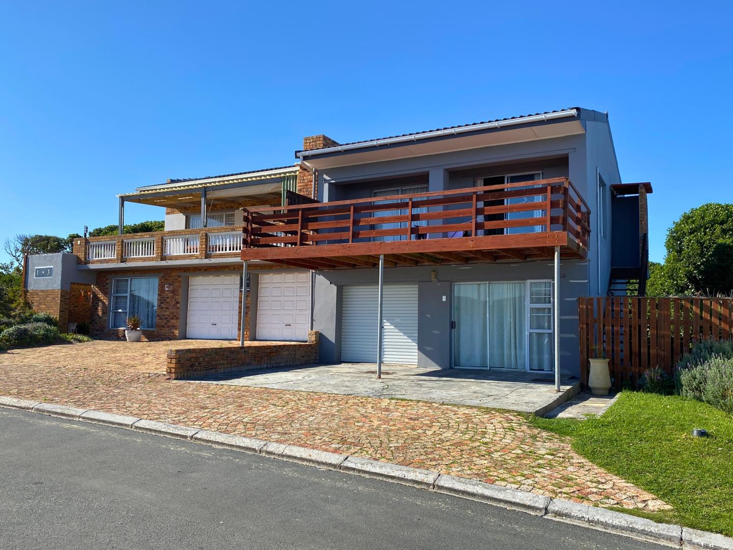 8 Bedroom House for sale in De Kelders 1 Killarney Street P24114511393