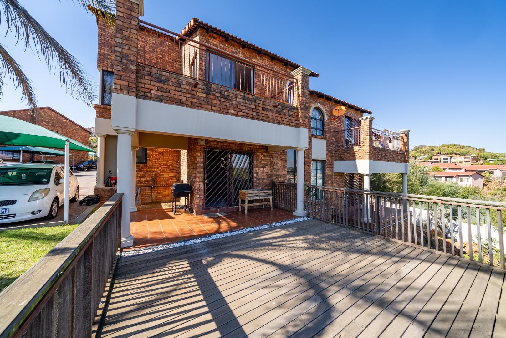 3 Bedroom Apartment / flat for sale in Winchester Hills P24114511543