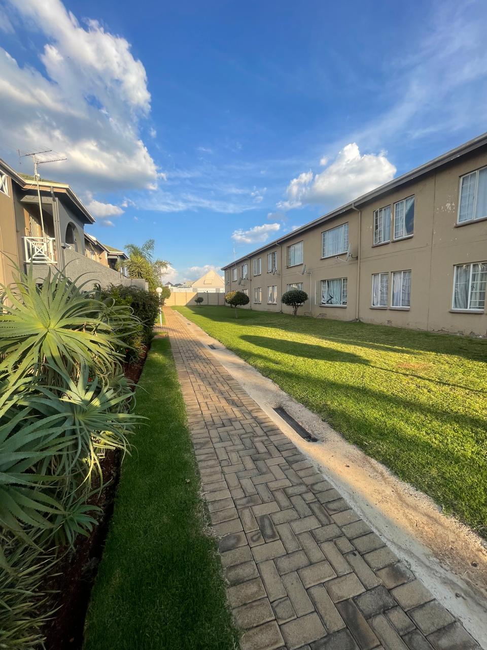 2 Bedroom Apartment / flat to rent in Norkem Park P24114670212