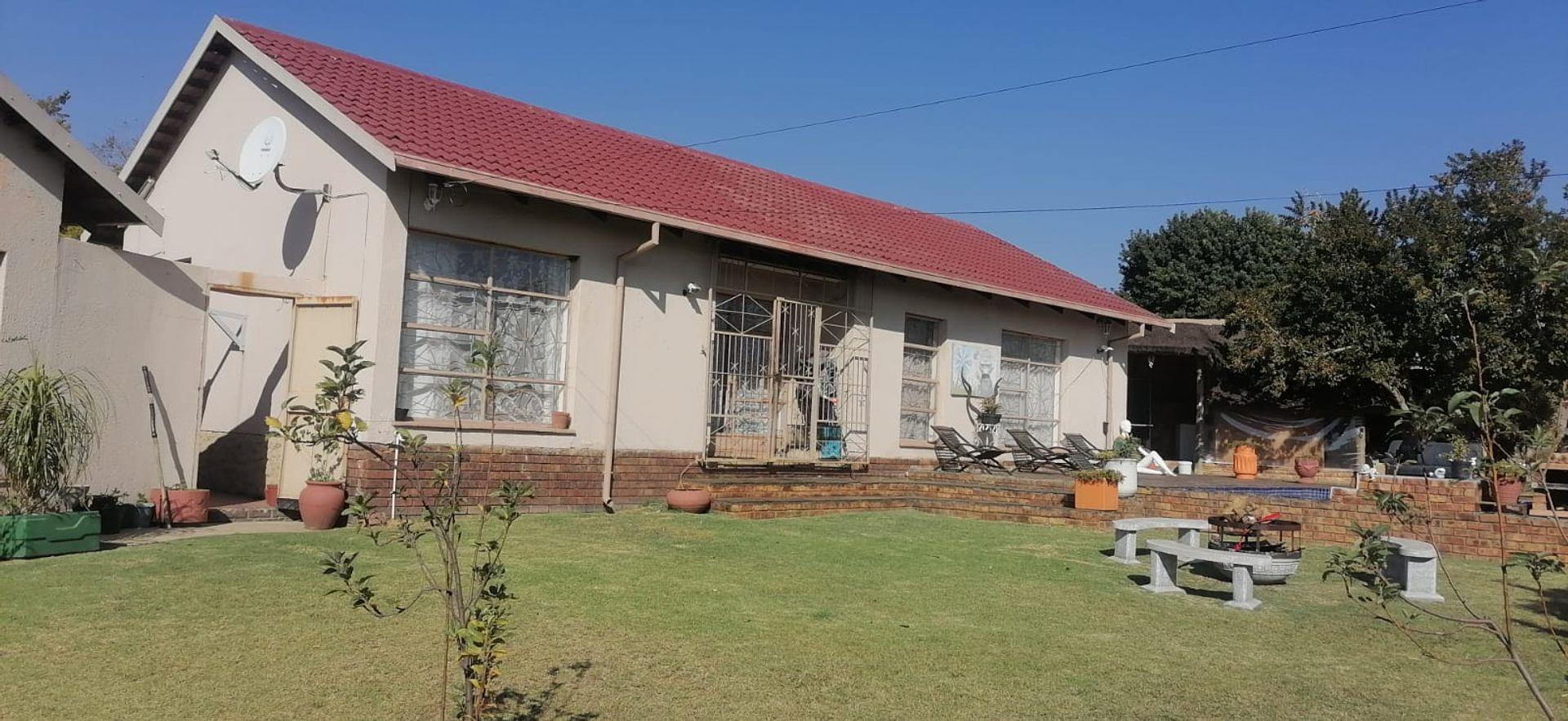 3 Bedroom House for sale in Rensburg P24114512765
