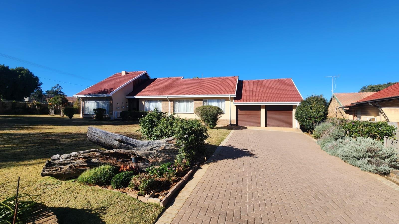 3 Bedroom House for sale in Greenhills P24114512862