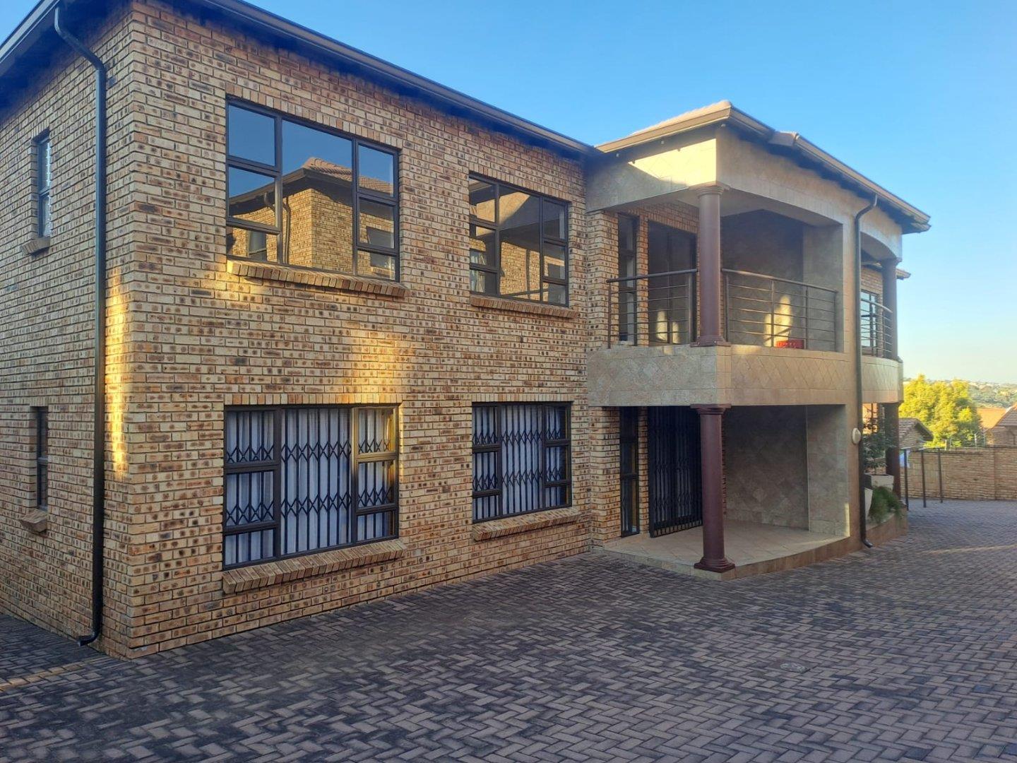 3 Bedroom Townhouse for sale in Mondeor 73 Boswell Avenue P24114513553