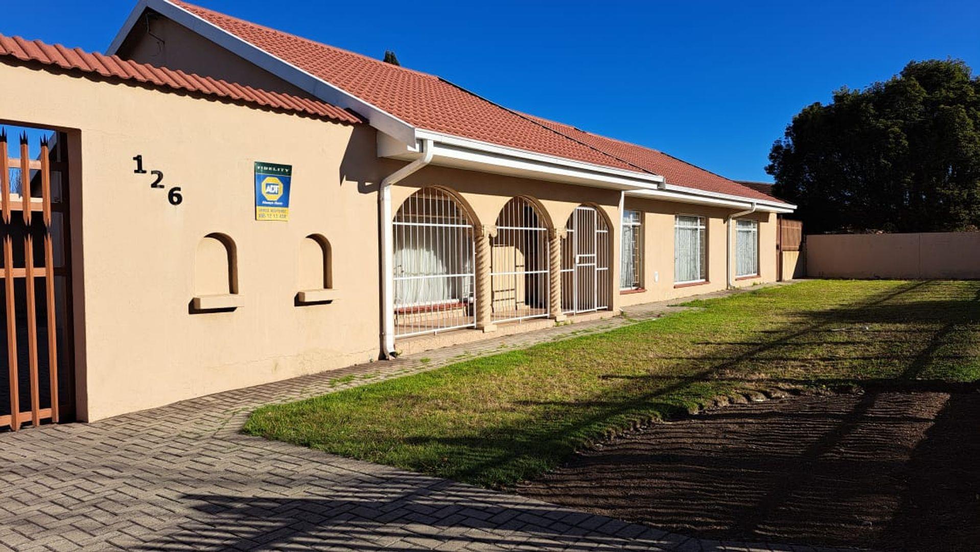 3 Bedroom House for sale in Bedworth Park P24114514197