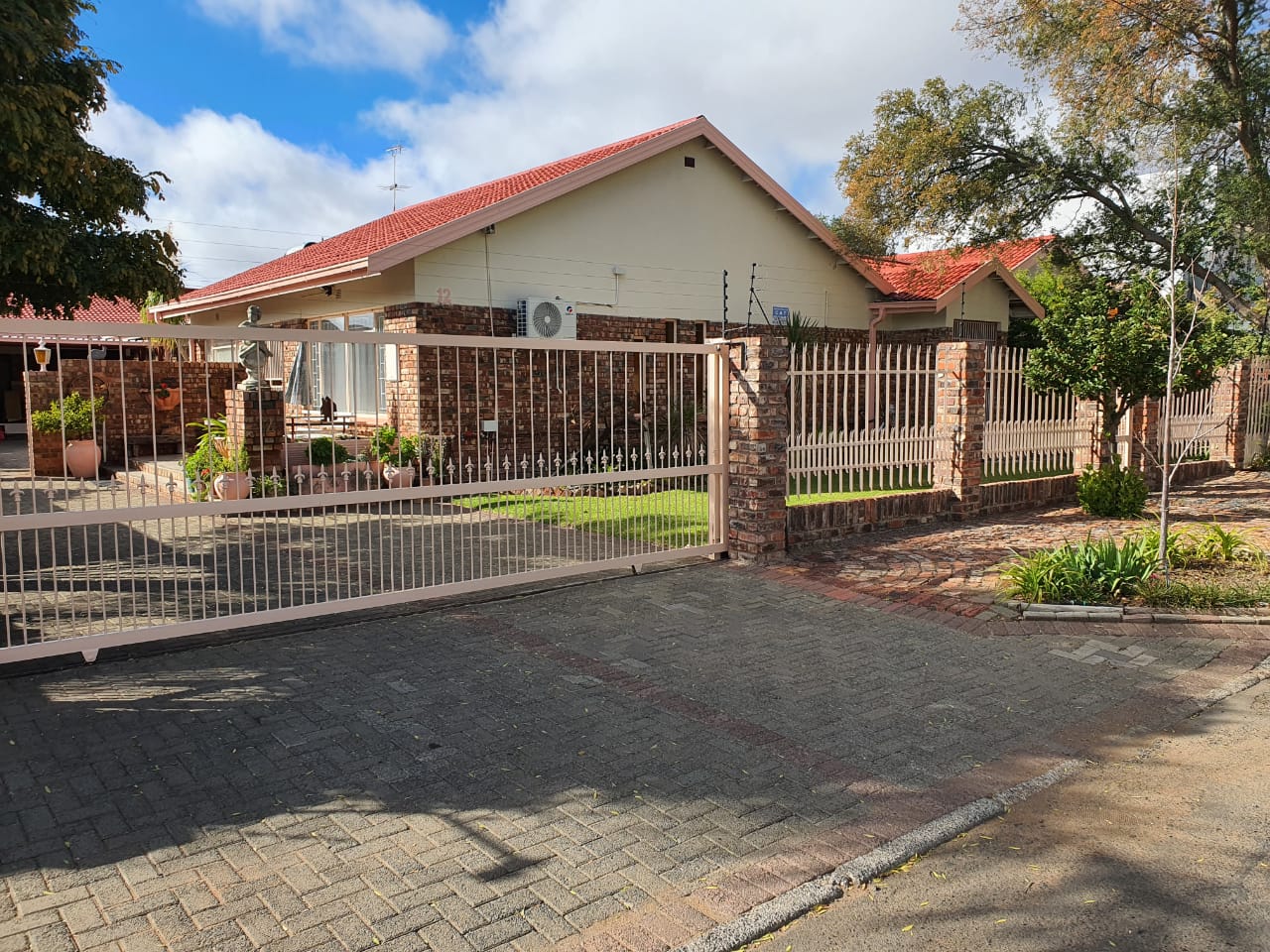 3 Bedroom House for sale in Carters Glen P24114515260