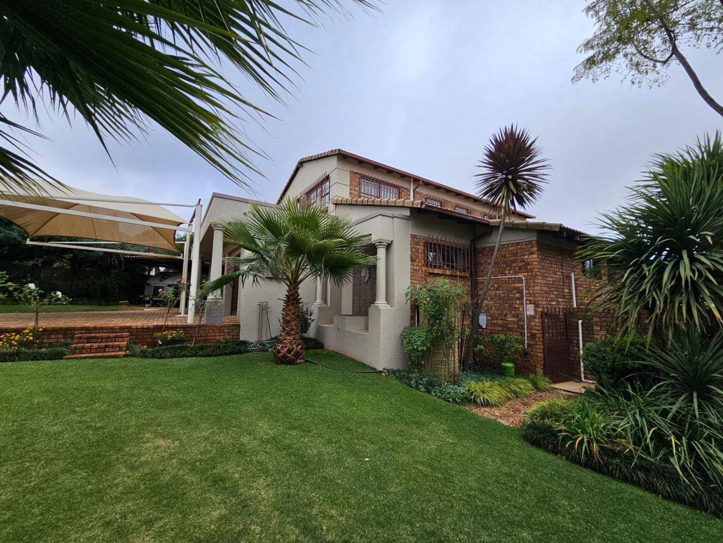 4 Bedroom House for sale in Overkruin P24114515489