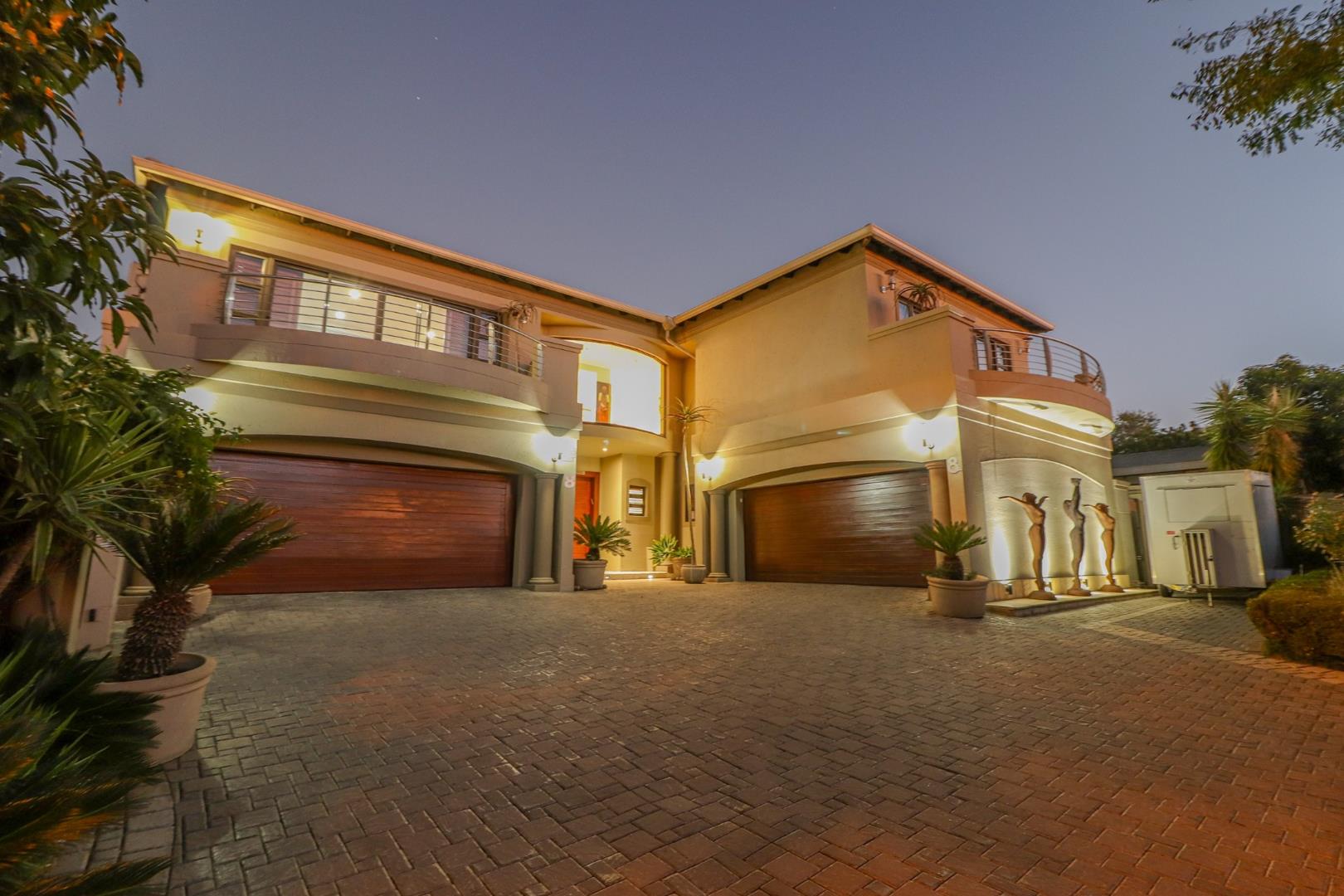 6 Bedroom House for sale in Fourways Gardens P24114516366