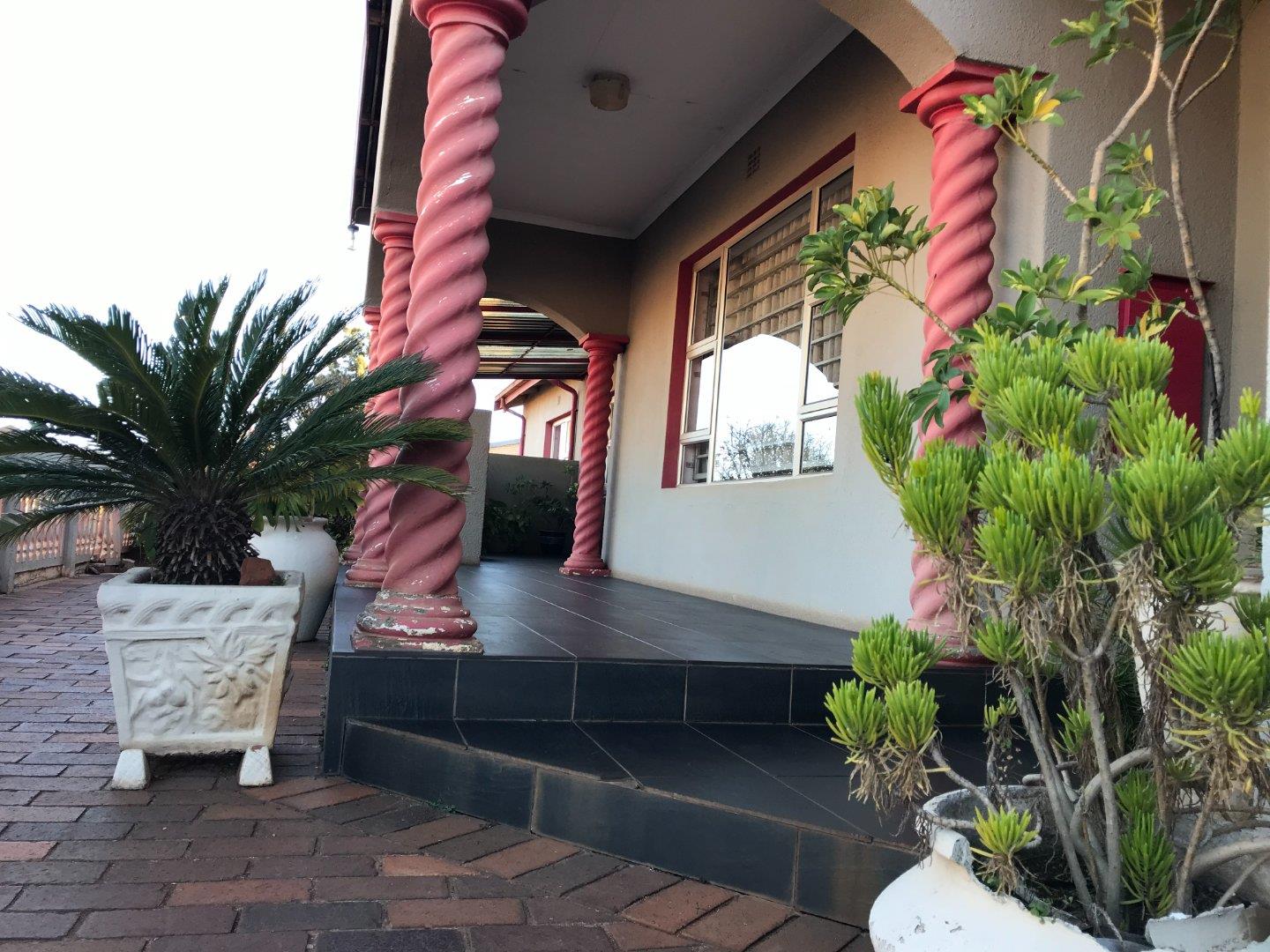 3 Bedroom House for sale in Lenasia Ext 5 P24114516454