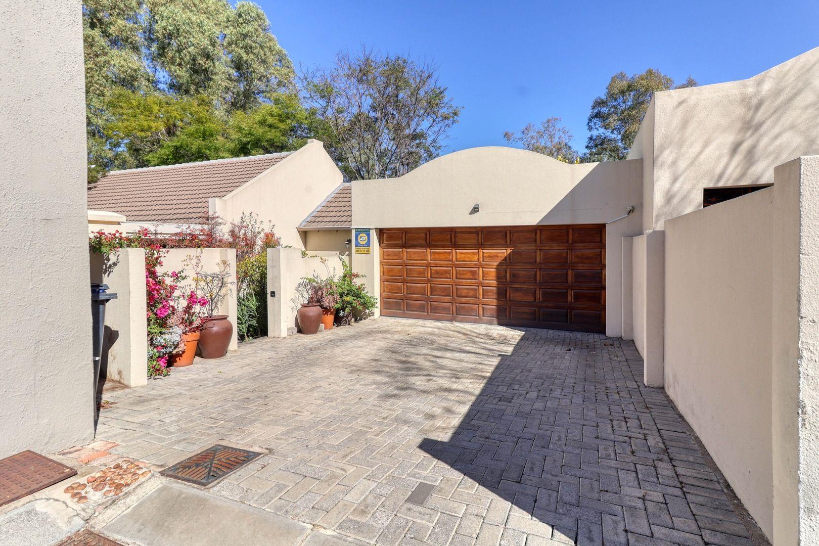 2 Bedroom House for sale in Douglasdale P24114502971