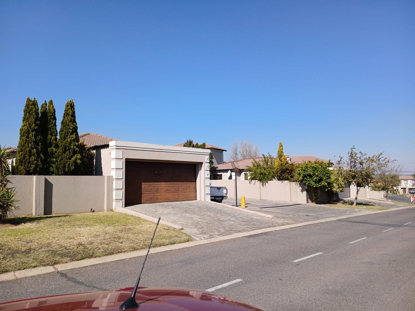 2 Bedroom House for sale in Arundo Estate P24114517113