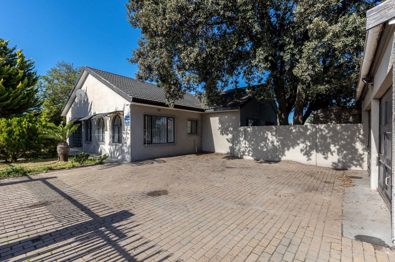 4 Bedroom House for sale in Parow Valley P24114517159