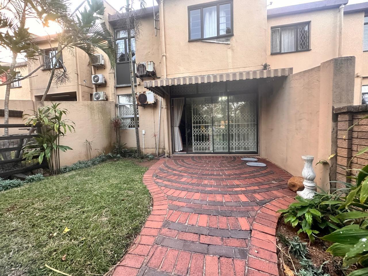 3 Bedroom Apartment / flat for sale in Montclair P24114517433