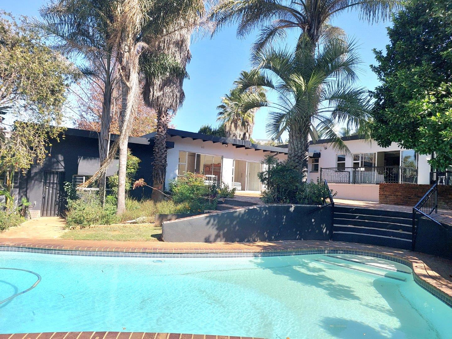 4 Bedroom House for sale in Constantia Kloof 19 Drive P24