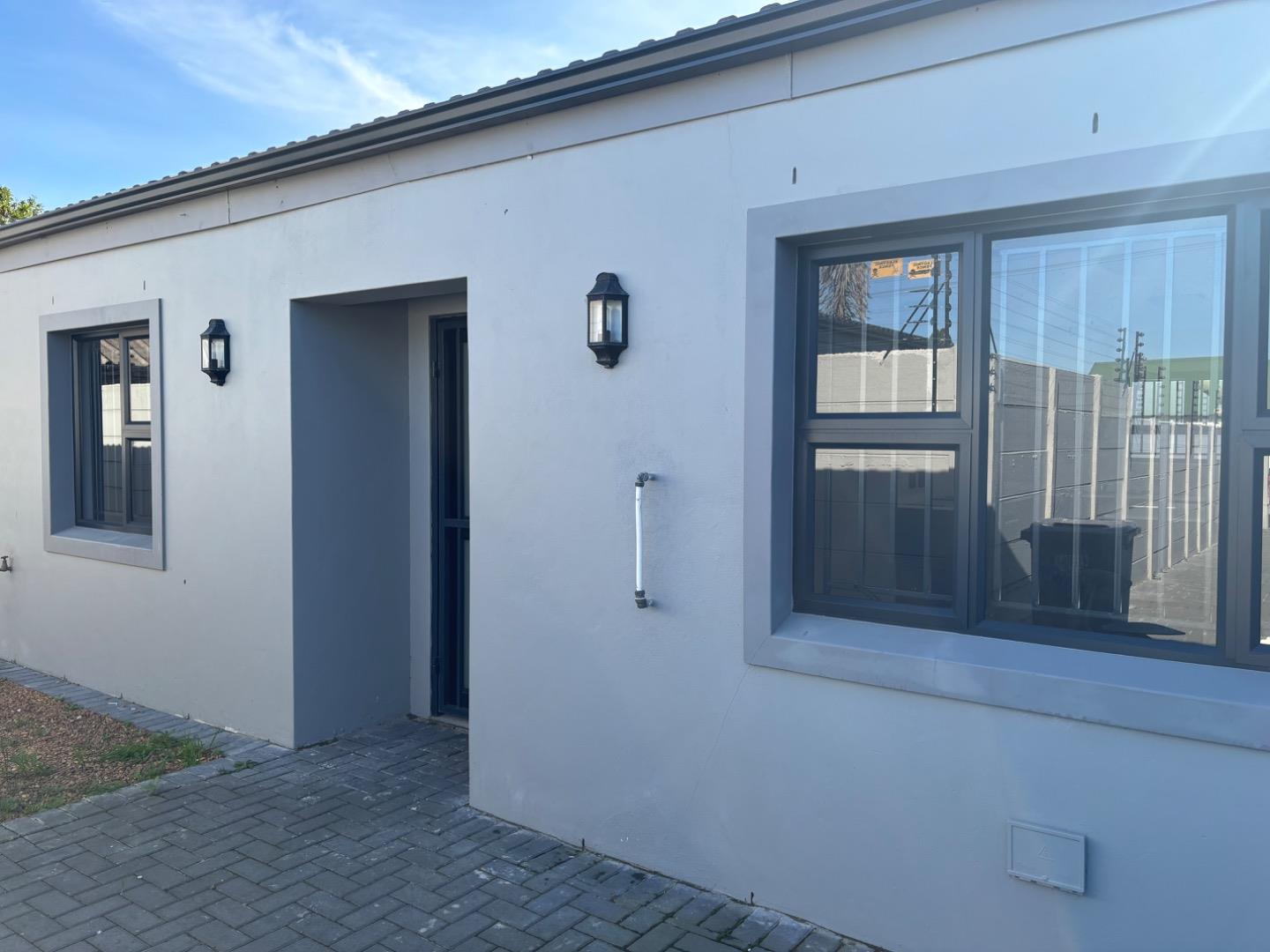 4 Bedroom House for sale in Grassy Park 177 a 8th Avenue Avenue P24