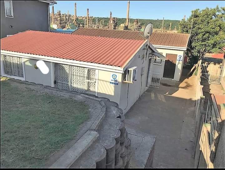 2 Bedroom House for sale in Austerville P24114518832