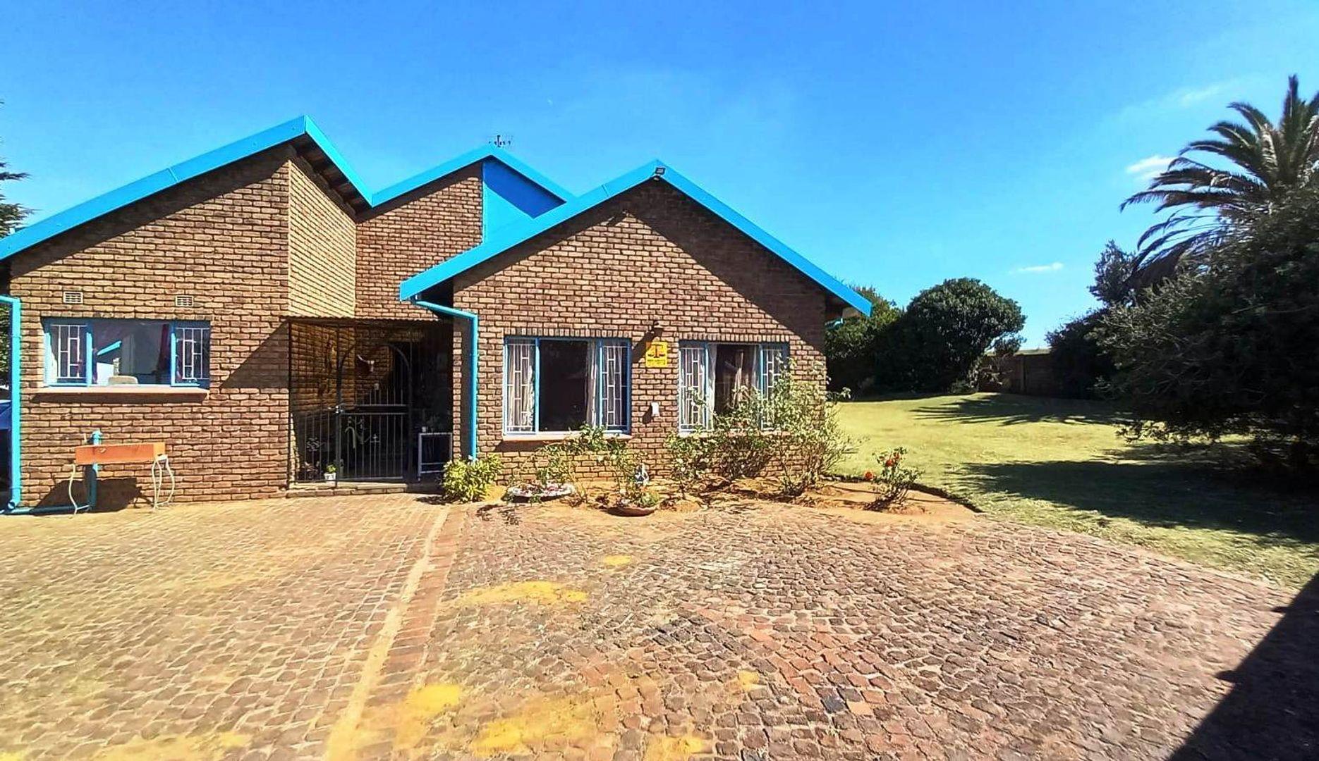 4 Bedroom House for sale in Bergsig P24112514310