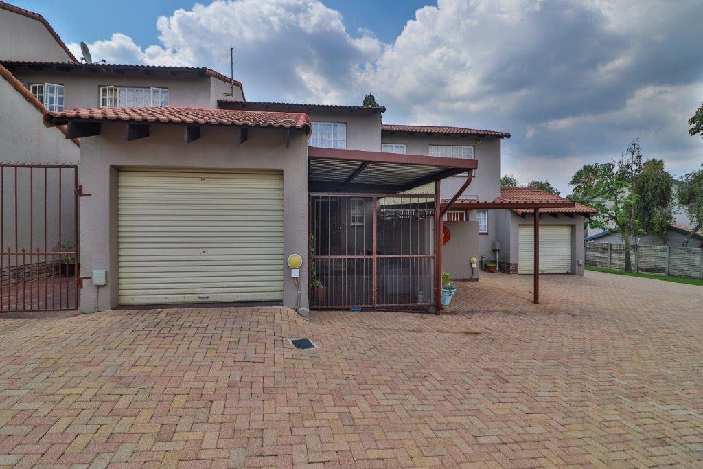 Sundowner Property Townhouses to rent in Sundowner