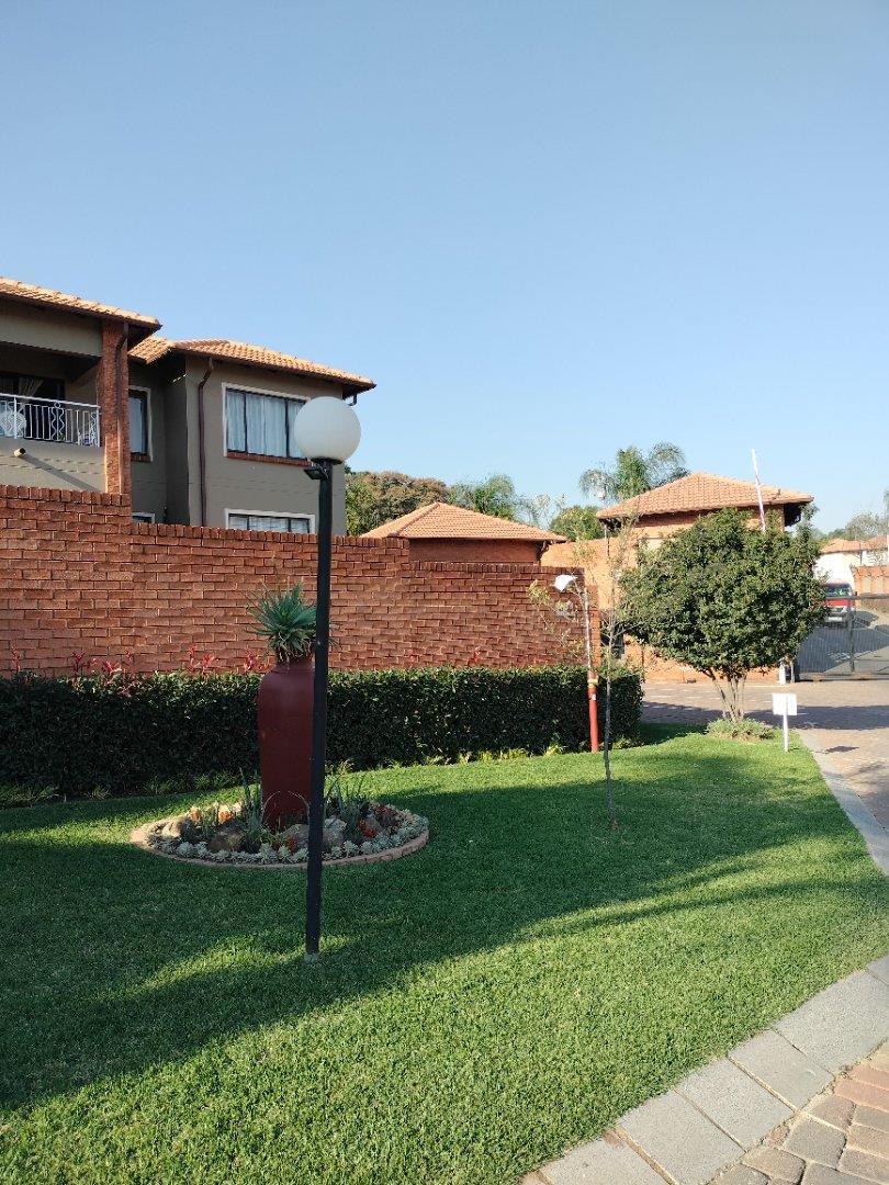 Townhouse for sale in Glenvista Alinta, 61 Comaro Road P24114520590