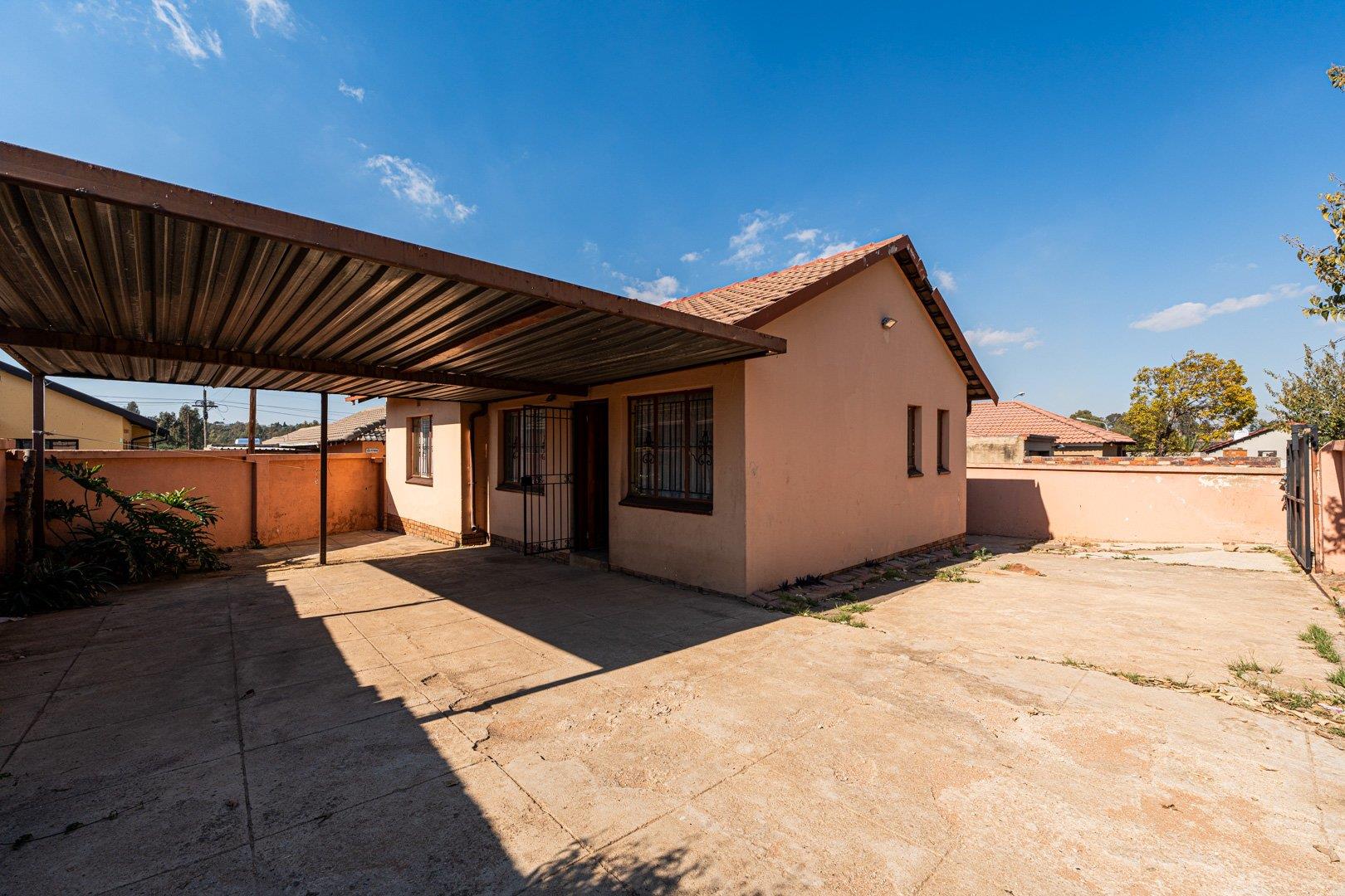 3 Bedroom House for sale in Riverlea P24114520744