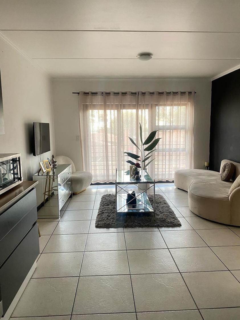 2 Bedroom Apartment / flat to rent in Greenstone Hill 4 Stone Close