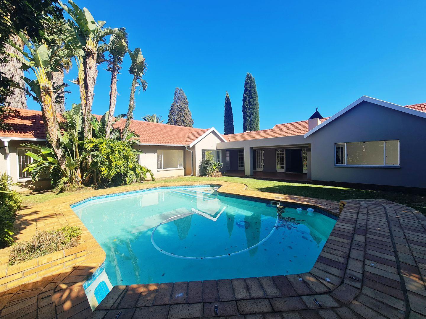 7 Bedroom House for sale in Eden Glen P24114522037