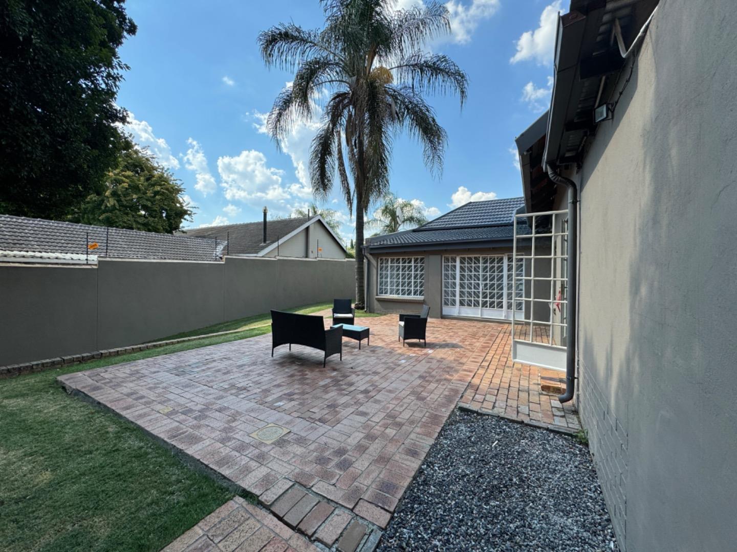 4 Bedroom House for sale in Baileys Muckleneuk P24114522468