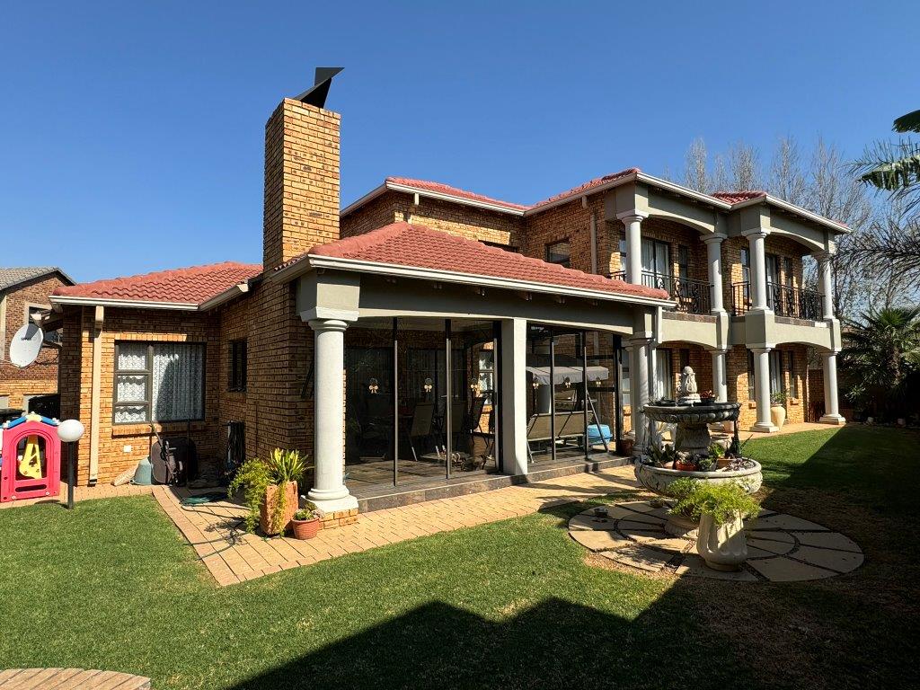 4 Bedroom House for sale in Glen Eagle Estate P24114522800