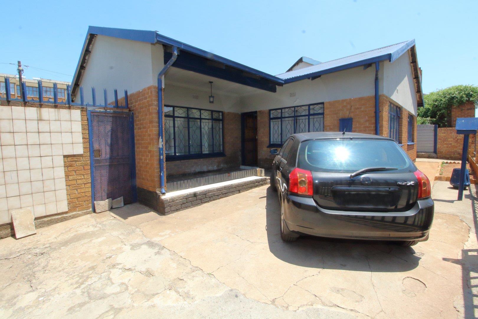 3 Bedroom House for sale in Actonville P24114522986