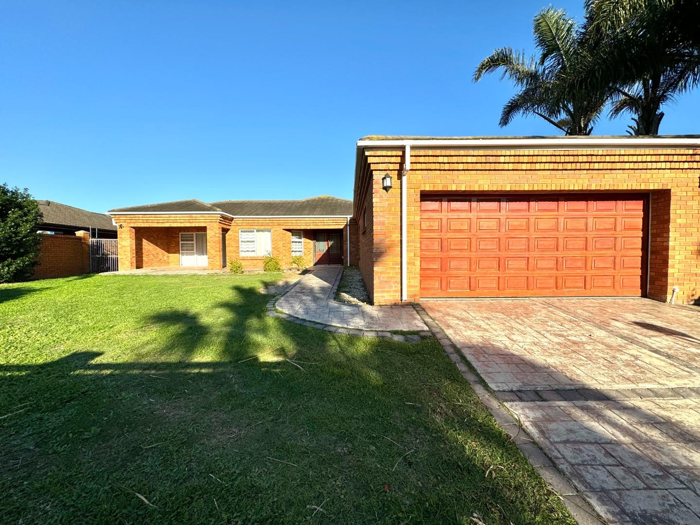 4 Bedroom House for sale in Summerstrand P24114523828