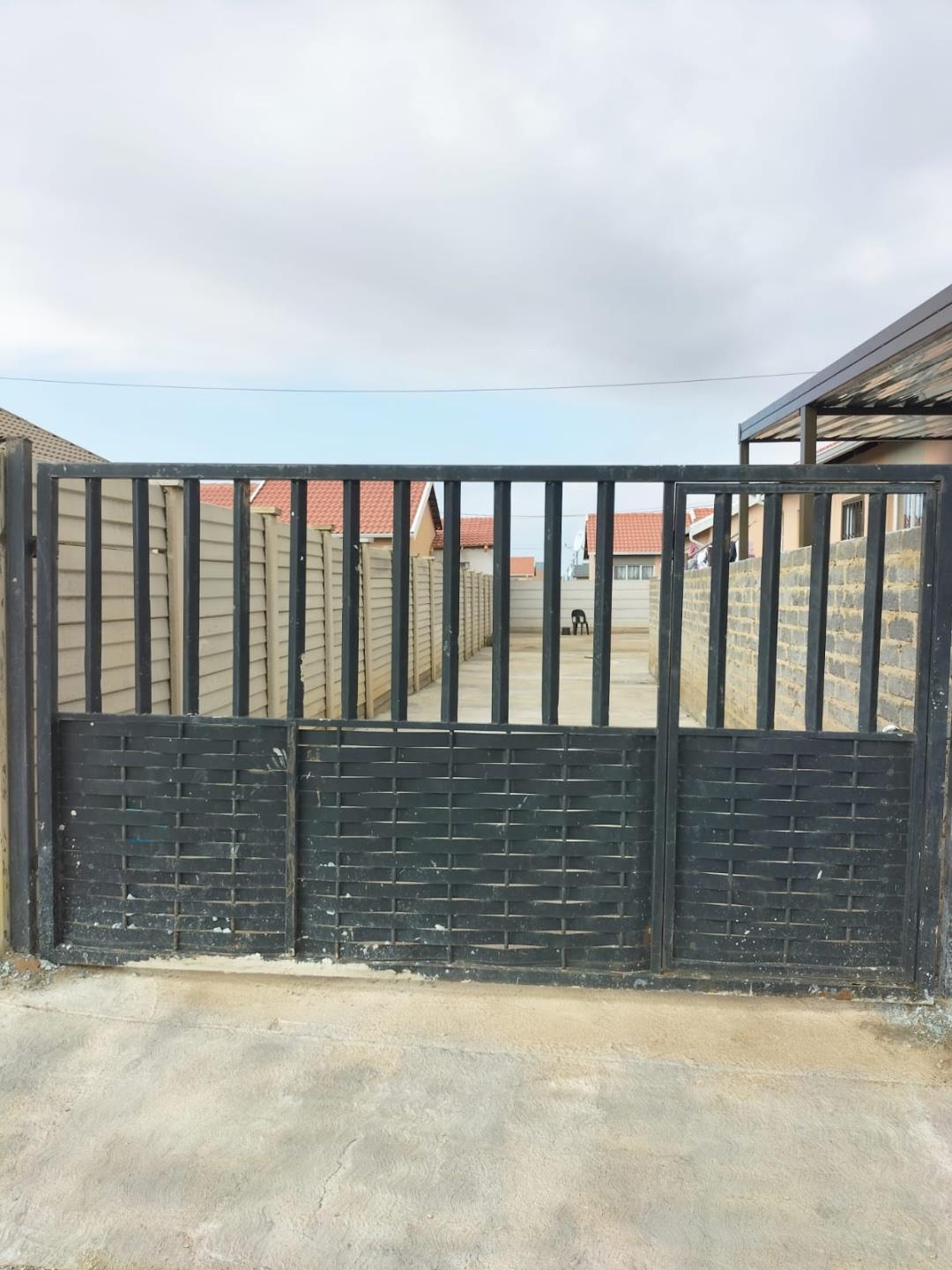 2 Bedroom House to rent in Savanna City P24114524212