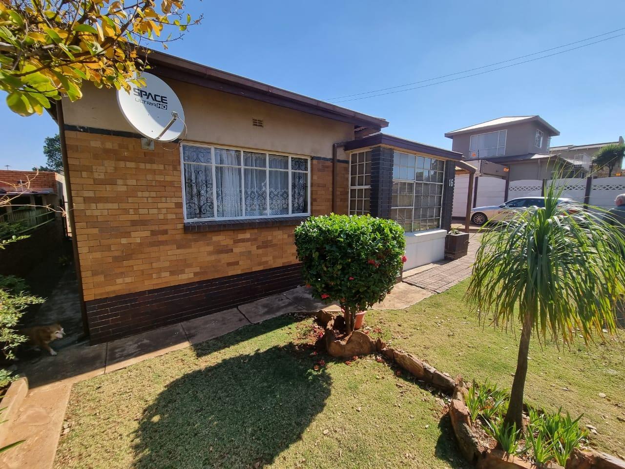 3 Bedroom House for sale in Symhurst P24114524386