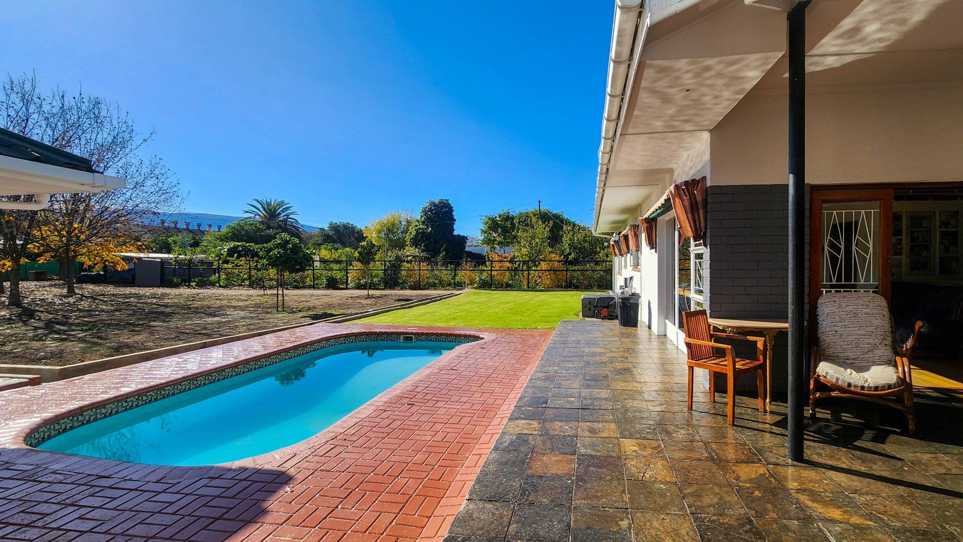 4 Bedroom House for sale in Montagu P24114524475